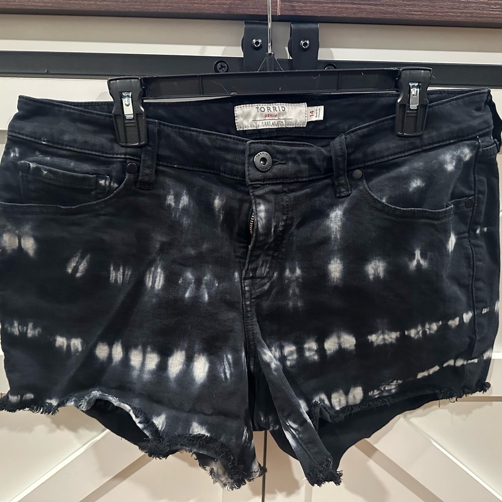 Torrid shorts size 14